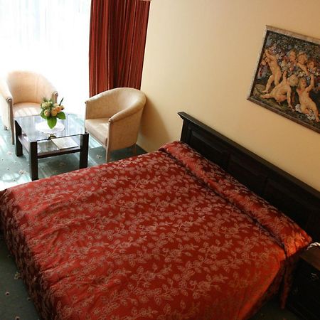 בריסטונאס Hotel Sonata מראה חיצוני תמונה